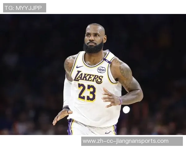 詹姆斯谈球队表现强调关键球能力并称赞第三节表现出色 詹姆斯谈球队表现强调关键球能力并称赞第三节表现出色